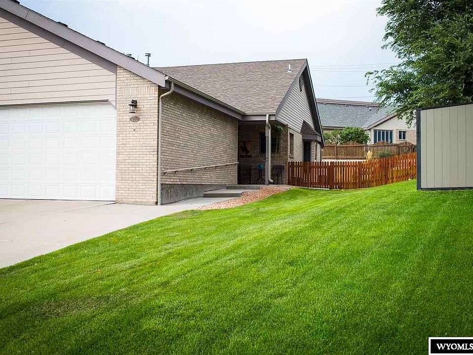 1st image of 122 Lupine Dr