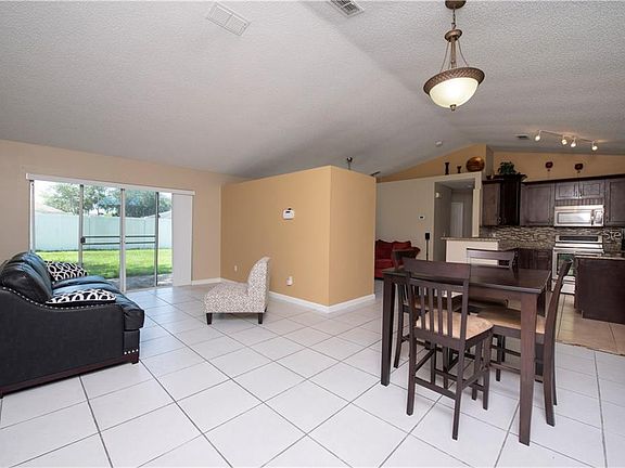 5th image of 662 Sterling Dr