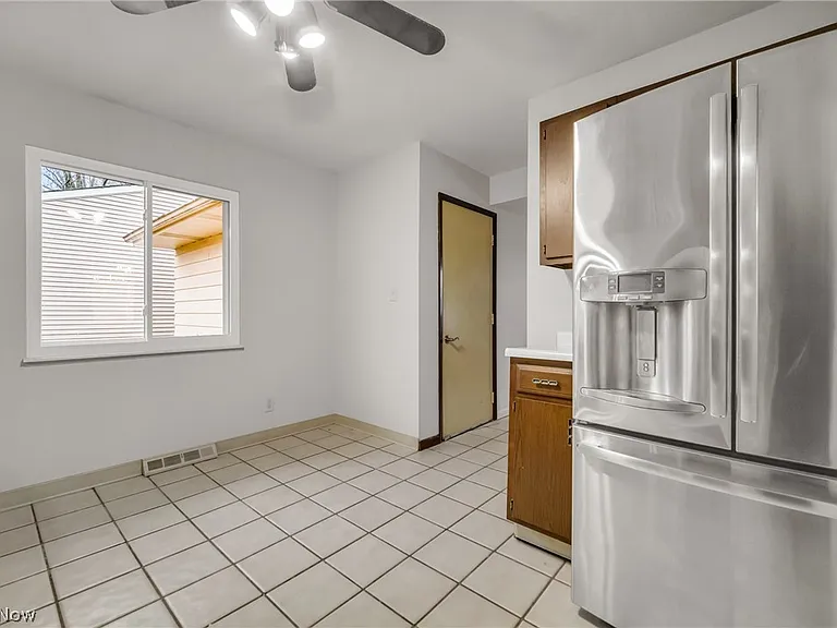 15067 Rochelle Dr — Photo 8
