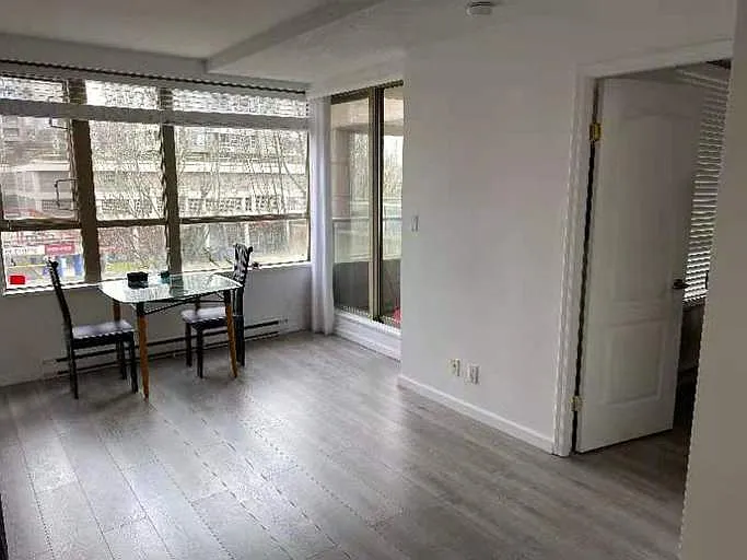 2 bed, 2.0 bath, 870 sqft, $2,580 — Photo 2