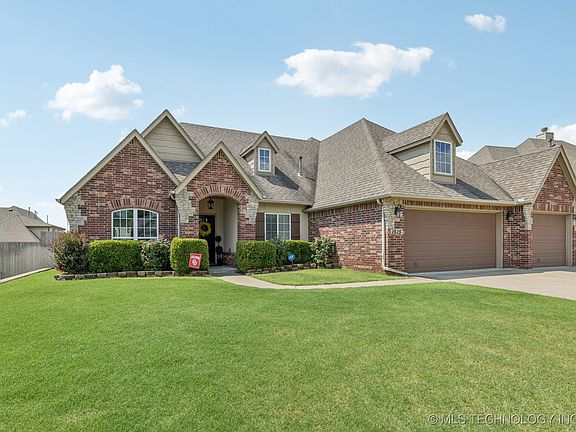 2nd image of 1515 E Orlando Ct