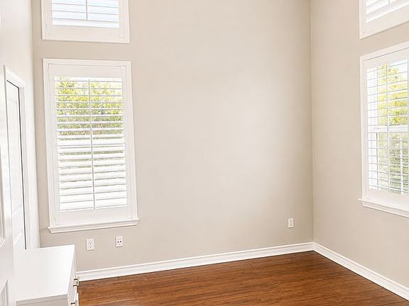 4th image of 250 Napa Ct