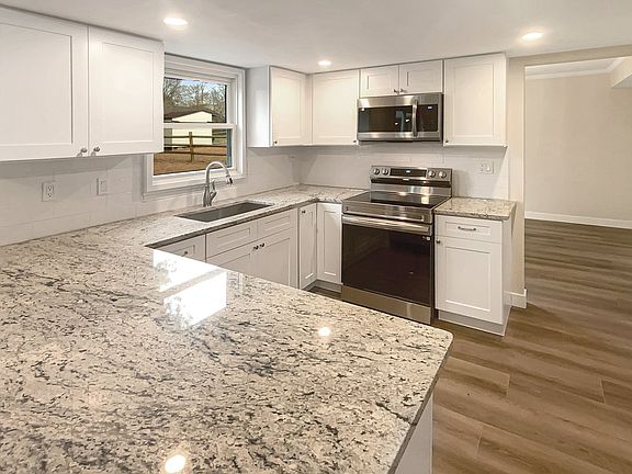 3rd image of 10914 Magenta Ln