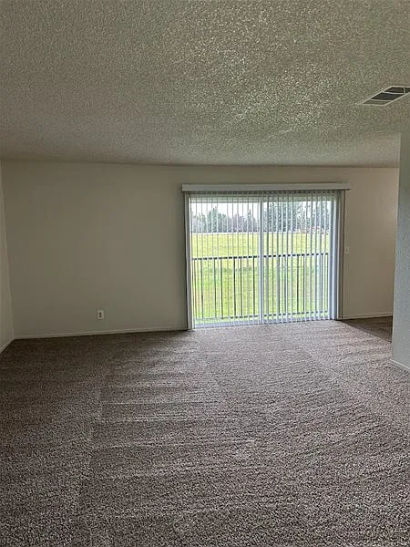2 bed, 1.0 bath, 940 sqft, $1,295 — Photo 2