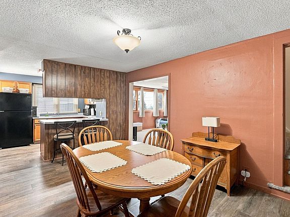 3rd image of 1112 Broadway St