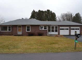 1216 Manorfield Ln, Stroudsburg, PA 18360