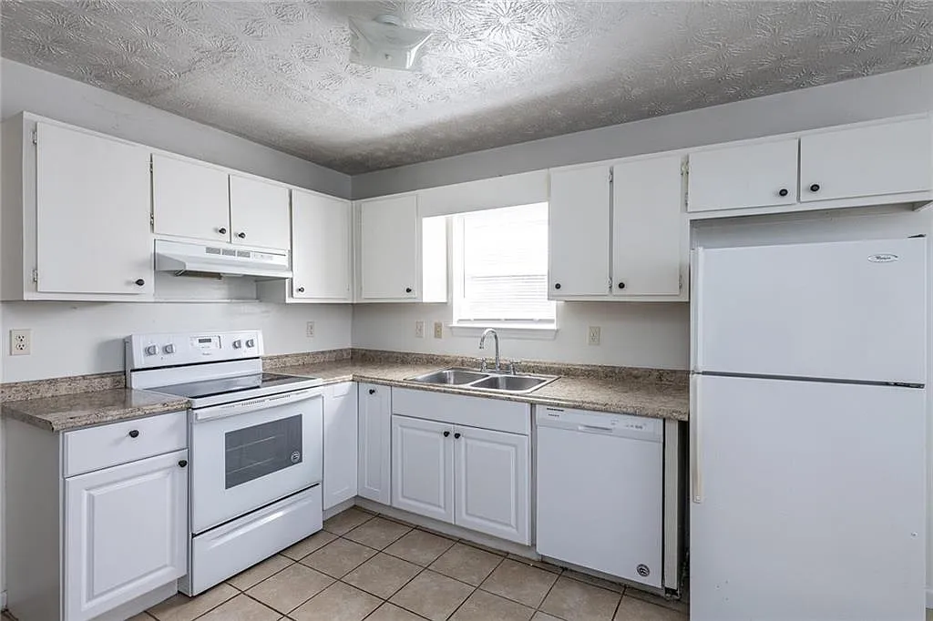 2 bed, 2.0 bath, 1100 sqft, $1,195 — Photo 3