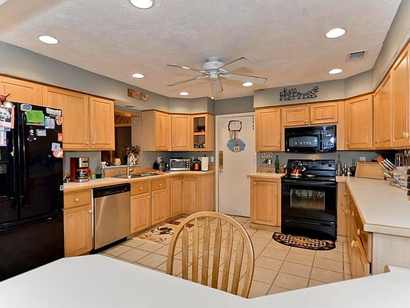 5th image of 211 Hidden Lake Dr