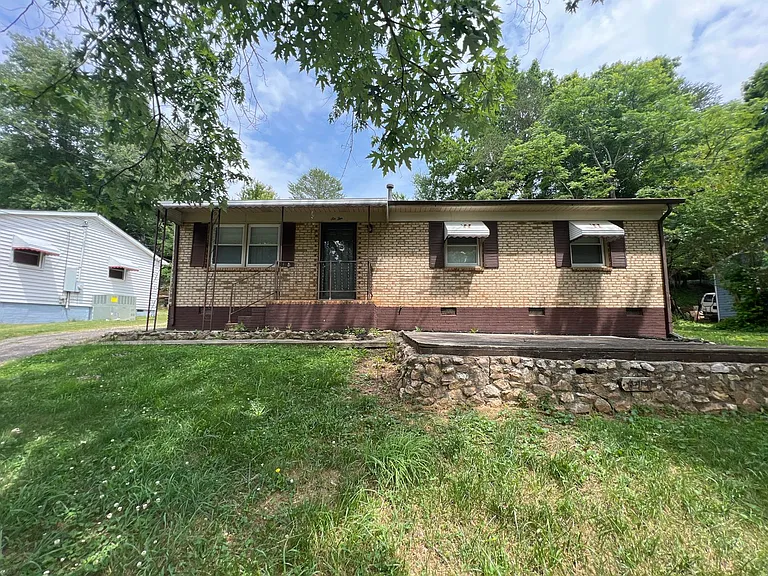 610 Belfast Dr — Photo 1
