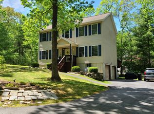 124 White Spruce Dr, Shohola, PA 18458