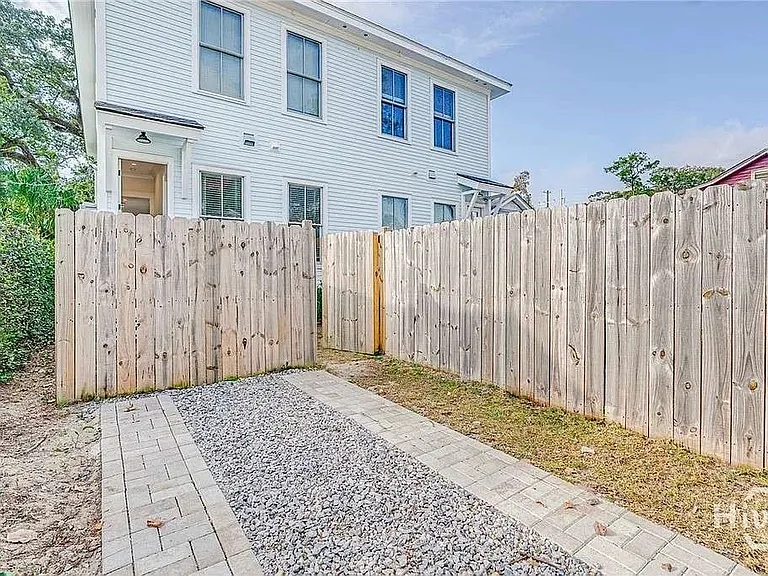 216 W 43rd St — Photo 24