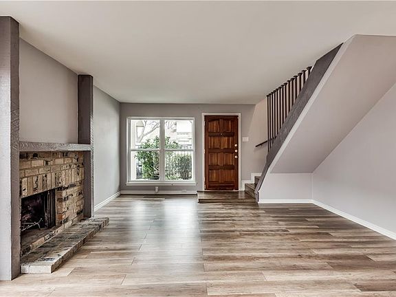 3rd image of 705 Sceptre Cir