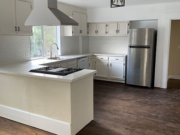 2nd image of 941 Capitol St