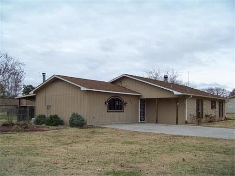 2nd image of 141 Oakwood Dr