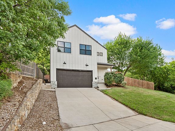 2nd image of 4912 Ridglea Ln