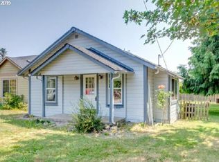 230 N 6th St, Carlton, OR 97111