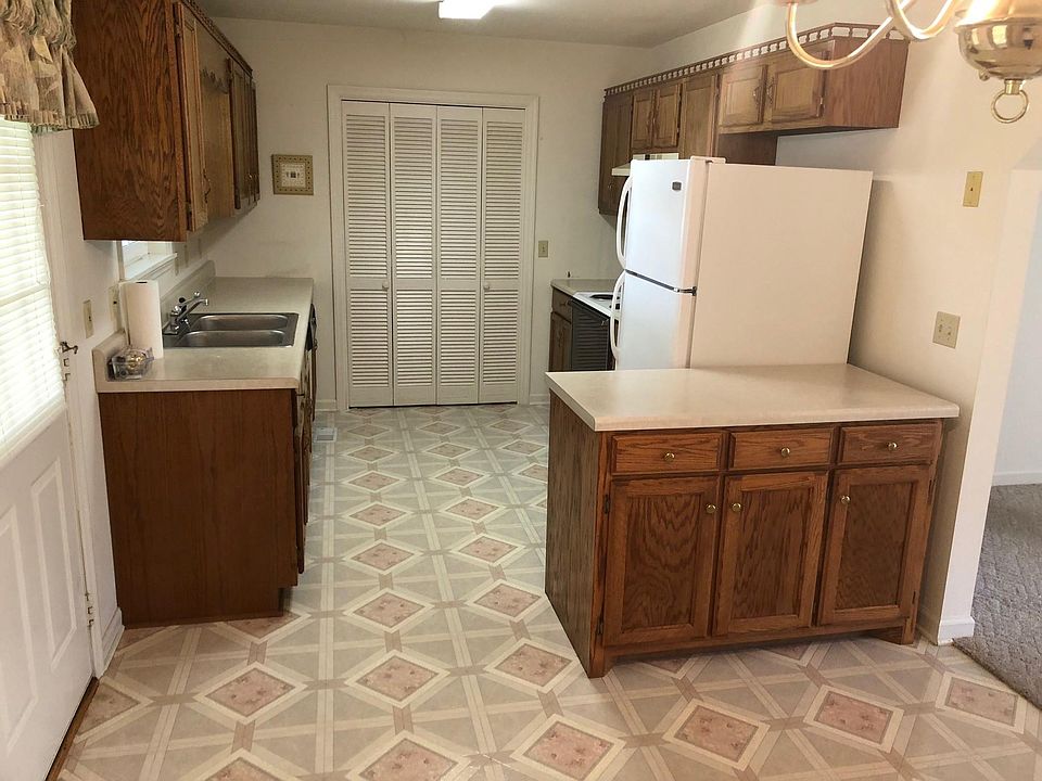 2nd image of 806 Shelbyview Dr
