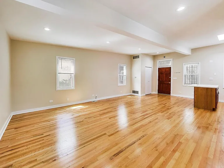 2233 W Armitage Ave #CH — Photo 4