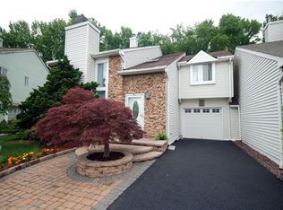 56 Jeffrey Cir, Dayton, NJ