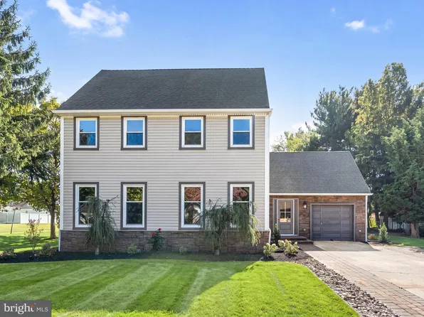 200 Phyllis Dr, Gibbstown, NJ 08027