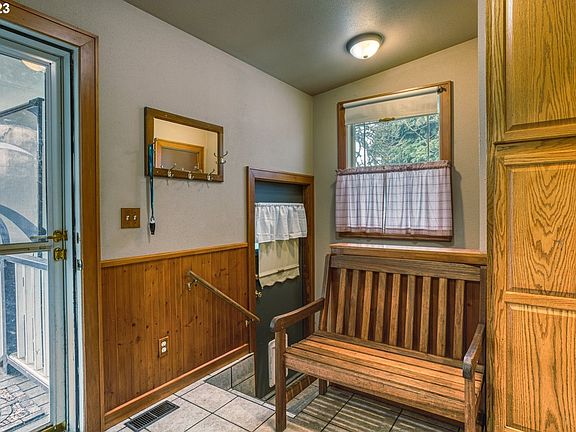 4th image of 1310 Springhill Dr NW