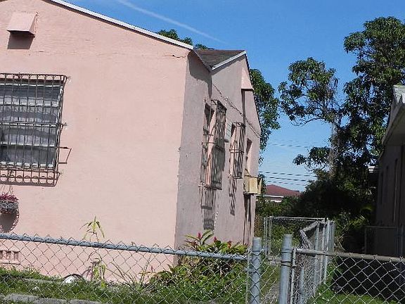 2nd image of 2531 NW 31st St #Q
