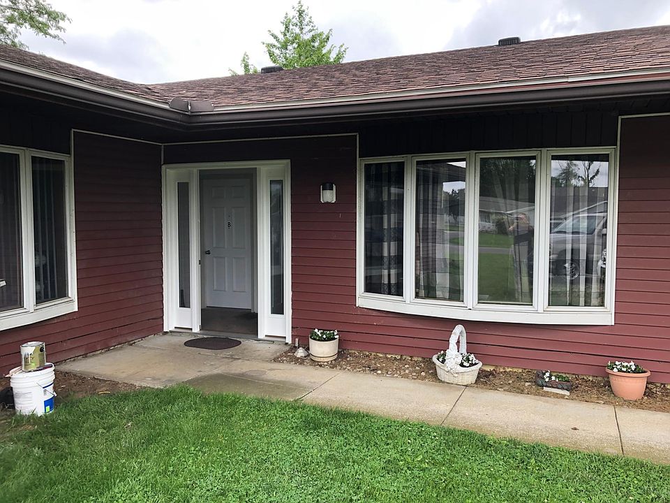Vestibule entry, small patio in back.