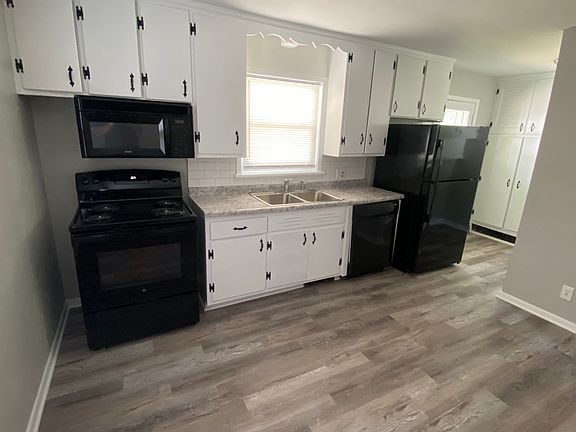 3rd image of 621 Lafayette Dr