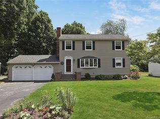 22 Regina St, Trumbull, CT 06611