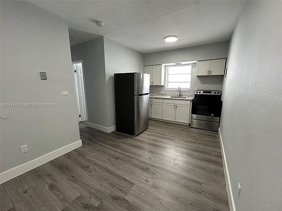 4th image of 1346 Alton Rd #B2