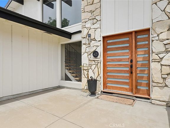 5th image of 421 Larry Ln