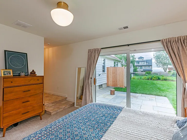 54 Bassett Ln — Photo 24