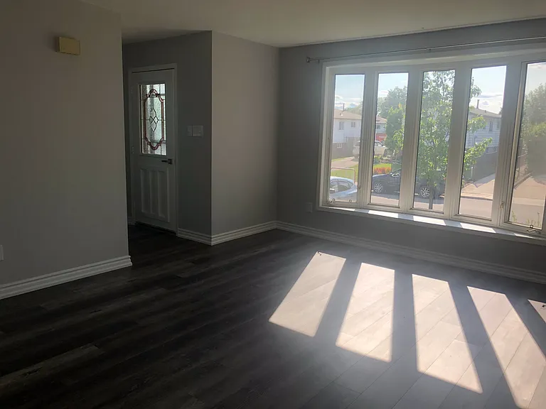 29 Birchcliffe Cres #1 — Photo 2