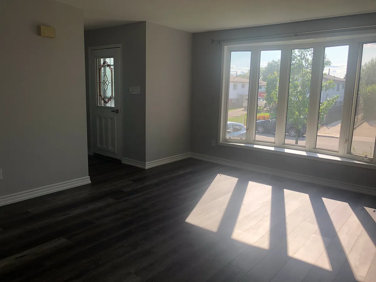Building Photo - 29 Birchcliffe Cres #1