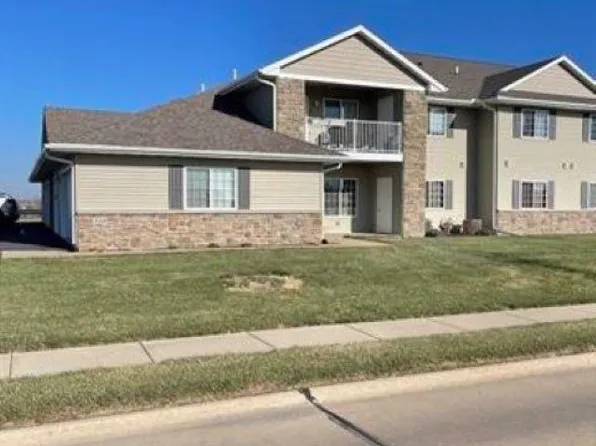 320 E Franklin St #202, Eldridge, IA 52748