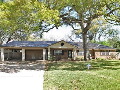 206 Sleepy Hollow Dr, Lake Jackson, TX, 77566