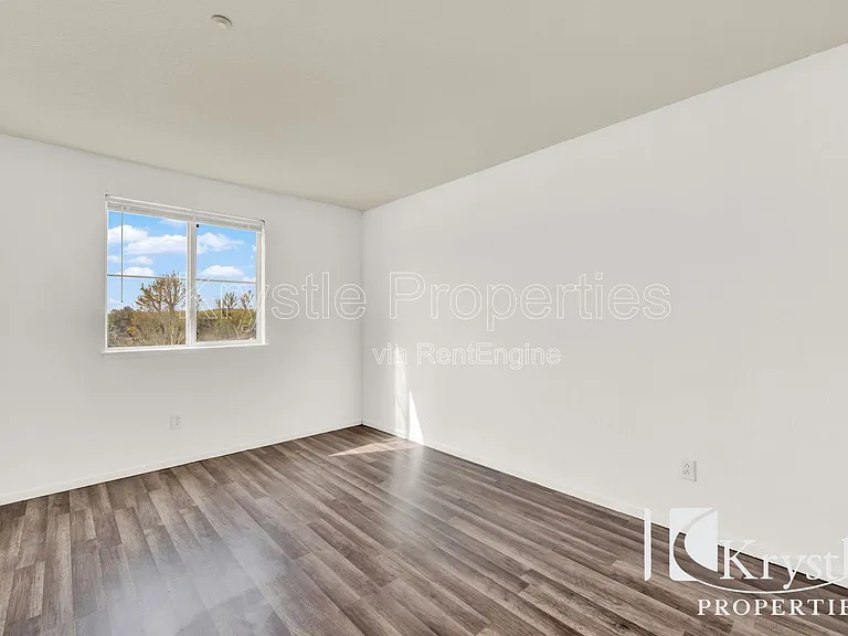 322 Clearpointe Dr — Photo 13