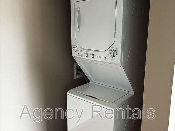 4th image of 1407 Pensacola St #307