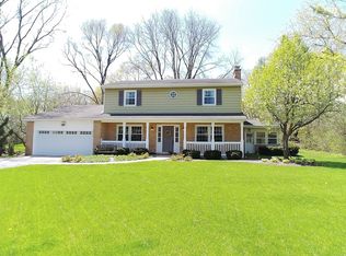 312 Canterbury Ln, Inverness, IL 60010