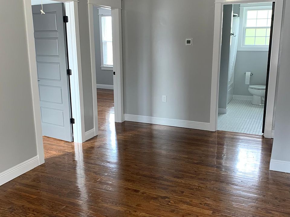 1st image of 3202 Ivanhoe St