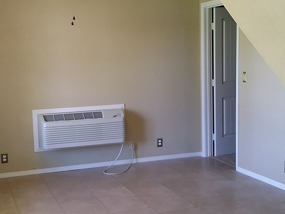 4th image of 1443 East Ave