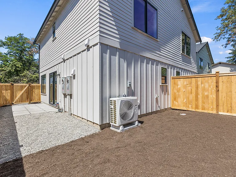 12333 40th Ave NE — Photo 22
