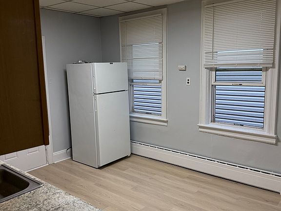 3rd image of 128 Lake St APT 2B