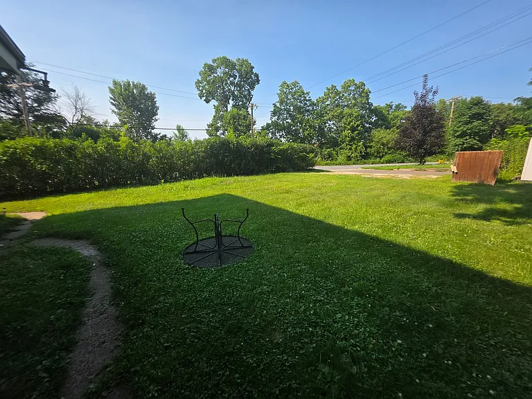 705 E Grand Ave — Photo 12