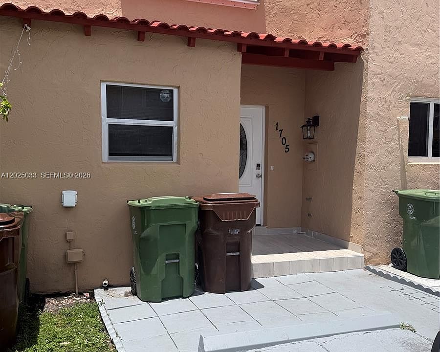 1st image of 1705 W 57th St #506