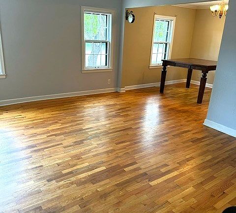 4th image of 120 W Crawford St