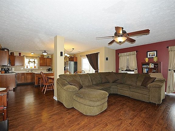 3rd image of 33 W Clear Lake Ln