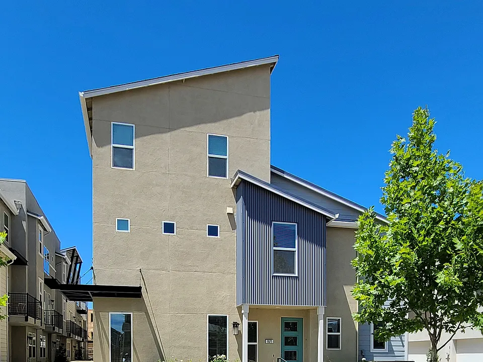 1671 Heirloom St