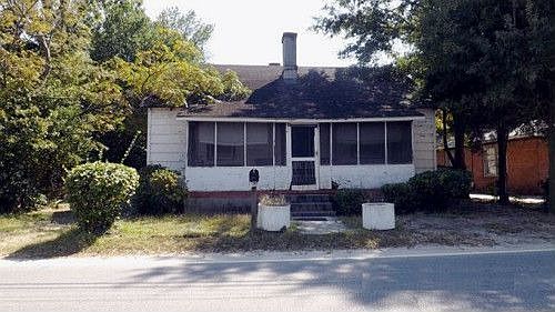 2nd image of 129 W Washington St