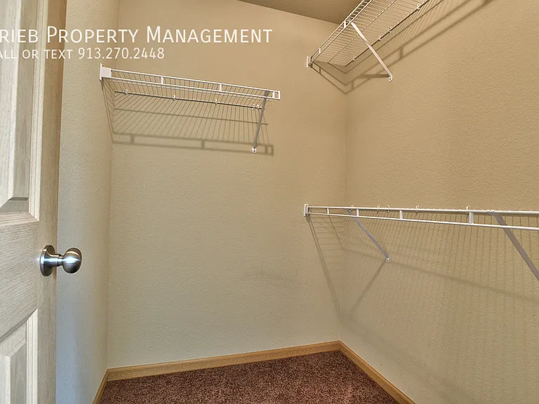 824 Woodson Ct — Photo 18